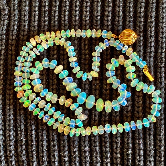 4.5mm to 8.5mm Ethiopian Opals Hand Knotted - 14K Solid Yellow Gold Clasp - Picture 4 of 17